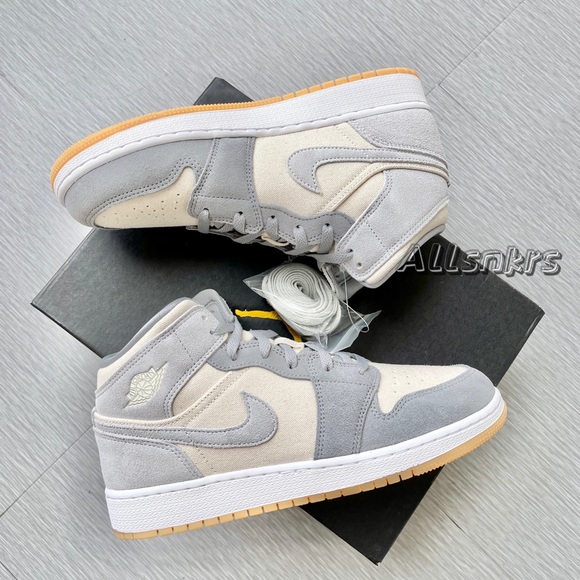Air Jordan 1 Mid Coconut Milk GS - Picture 6 of 7